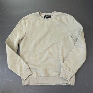 Men’s Green Sweatshirt size XS. It can fit women size S